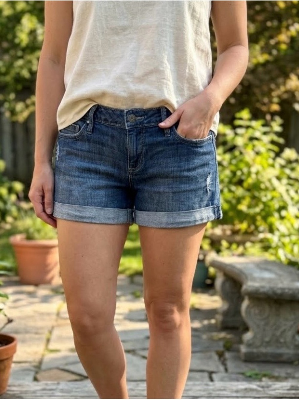 🩳💛Classic Rolled-Hem Denim Shorts - Blue Junior Size 9